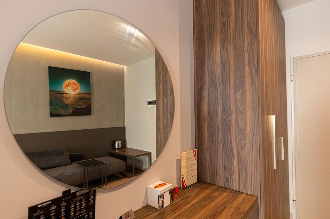 Novus Rooms Vlorë Exteriör bild