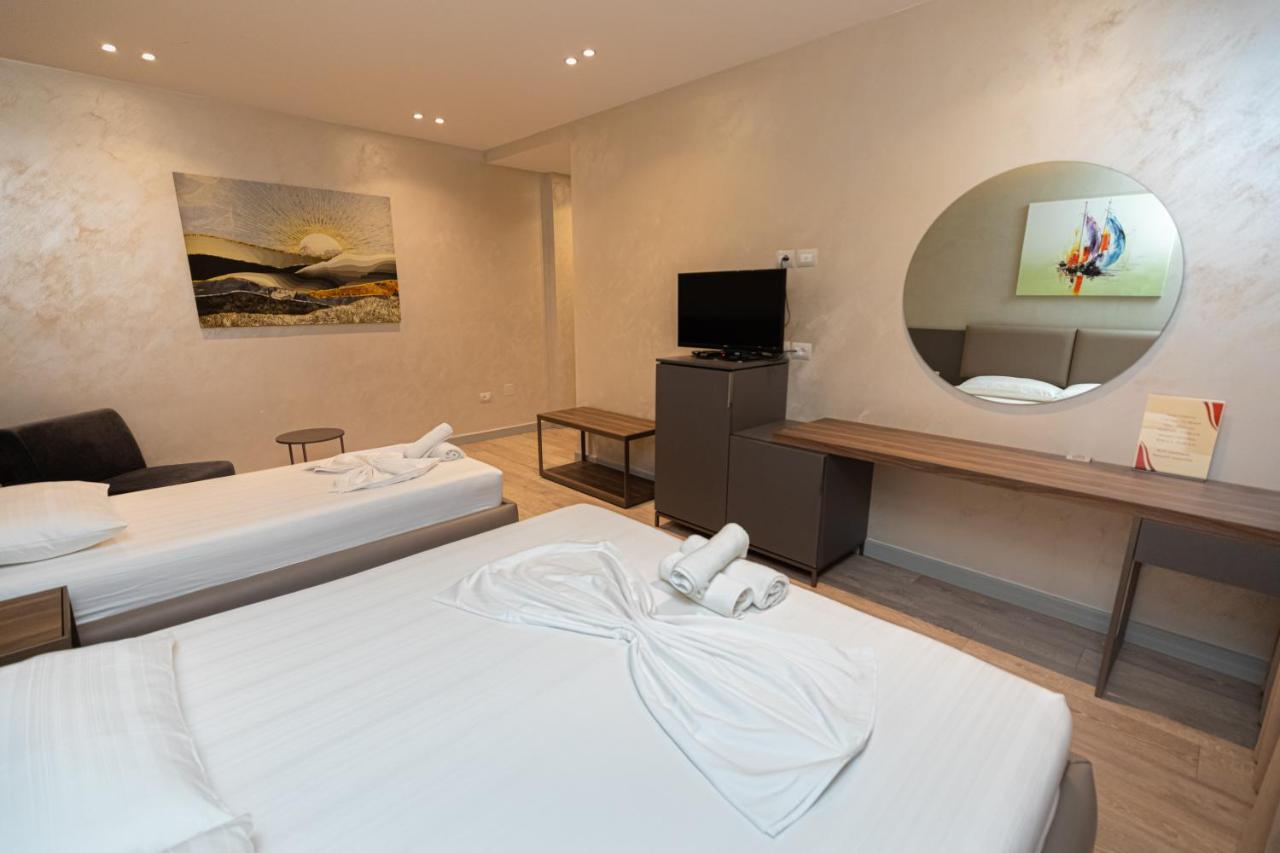 Novus Rooms Vlorë Exteriör bild